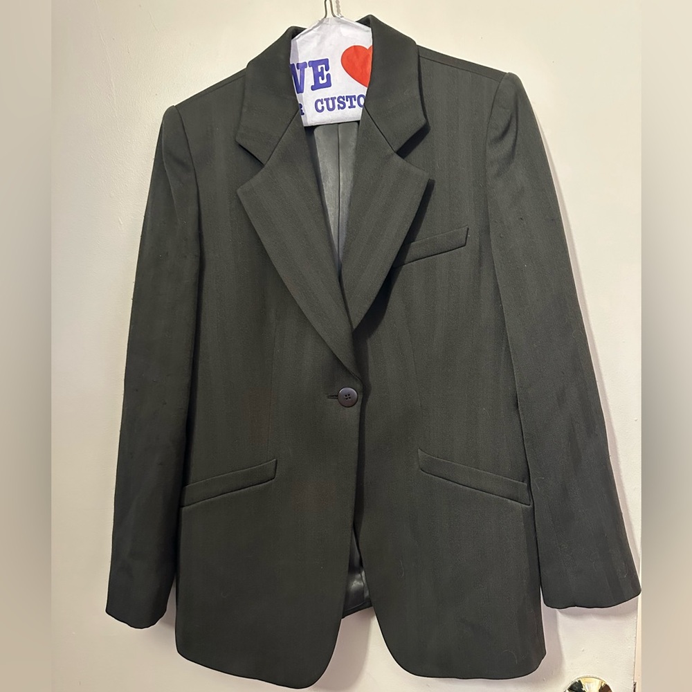 Armani Collezioni women’s blazer
Size 10